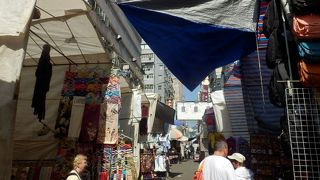 露店の軒の高さに驚く