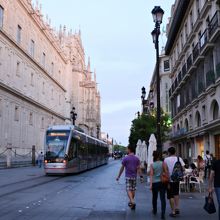 左はカテドラル