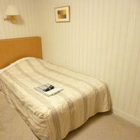 ベッドがも少し広ければよかったのですが…