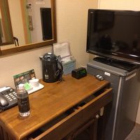 部屋にしてはTV大きめ