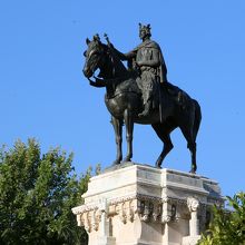 フェルナンド３世の騎馬像