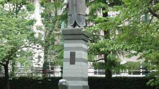 亀に乗った家康像