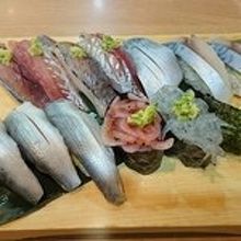 ランチタイムでも単品で好きなものが注文できる