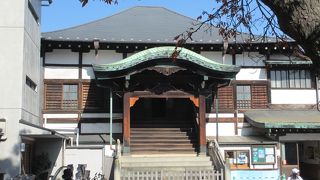 境内それとも園庭？