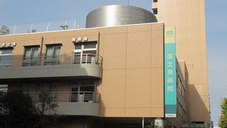 大和町交差点に建っています