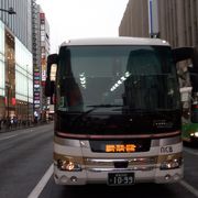 高崎から新宿への高速バスは高崎からの利用を想定した時刻で運転されています