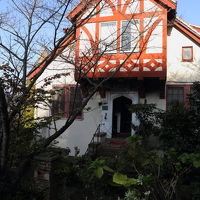 外から見た正面。