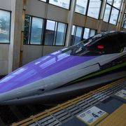 １号車にはエヴァ関連の展示や、体験ルームがありました。２号車は特別内装車でした