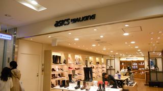 歩きやすいシューズが揃っています