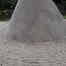 円錐台形の向月台