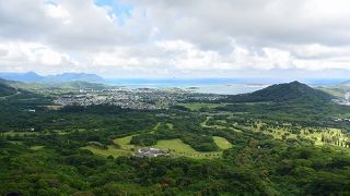 東海岸屈指の絶景スポット。ハワイの歴史や動物飼育について考えさせられる一面も。