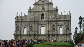 世界遺産　古廟と教会　歴史散歩　マカオを象徴する荘厳なファサード