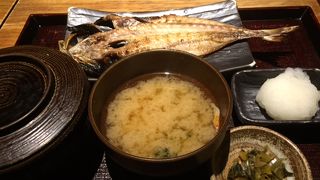 美味しい焼き魚とご飯を食べよう。