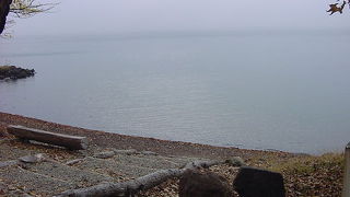 ゆっくり湖畔を歩きたい