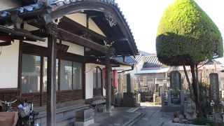 たんぼとけの神が祀られています