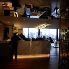 リニューアルされた店内は豪華になりました。