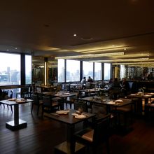 日本人駐在員の奥様ご用達です。