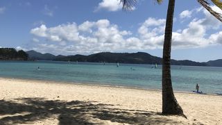 ホテルエリアに広がる穏やかなビーチ。