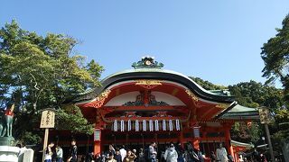 11月中旬でも参拝するには順番待ちの状態になります