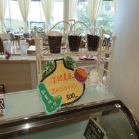 売店前の喫茶コーナー