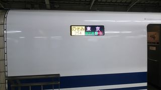 新大阪19時50分発のぞみ254号東京行きは新大阪始発ですが、結構混みます