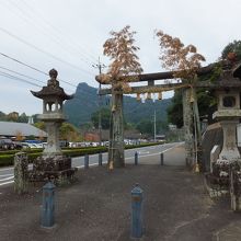 奥が武雄神社。