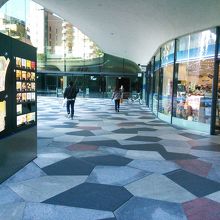 噴水広場になっている