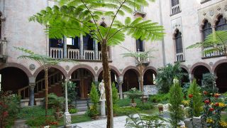 建物も含めての美術館