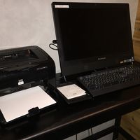 フロント横のパソコンスペース、プリントもできるようです