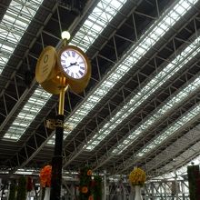 JR大阪駅　金の時計