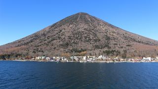 中禅寺湖と男体山はきれいでしたが、湖畔の紅葉は数が少ない気がしました。
