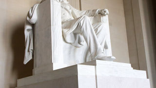 リンカーンの像