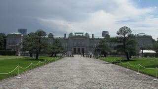 迎賓館見学に便利な物はミニ双眼鏡