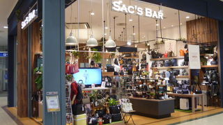 女性向けの鞄が豊富な専門店。