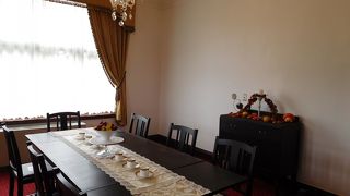 バス停のすぐ近くです