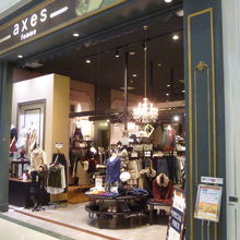 ヨーロッパの街角のような店舗デザイン