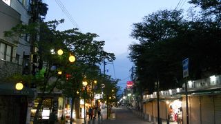 ＪＲ奈良駅から東に伸びる長い商店街