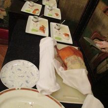 北京ダッグをテーブル横で切ってもらえます。