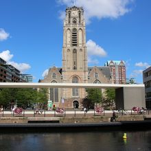 教会と運河