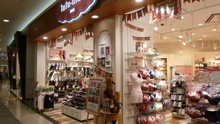 下着以外に靴下などもありますよ。