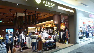 お手頃価格のファション専門店です。