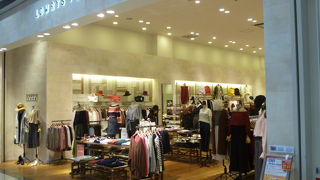 フェミニンで可愛らしい商品が多いです。