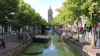 運河沿いに見える姿がよい感じです