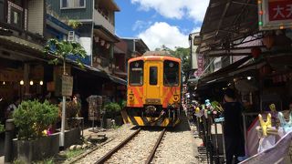 天燈も上がるノスタルジックな昭和な町