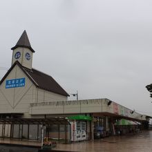 教会みたいな屋根の直売所