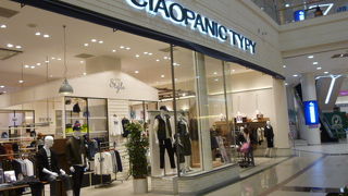 メンズもレディースもあるファション専門店。