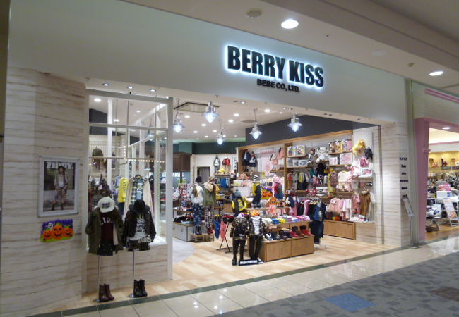 お洒落な子供服が豊富です。