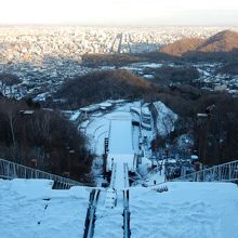 ジャンプ台の上の展望台から