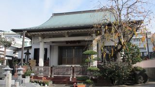 布袋様が目印です