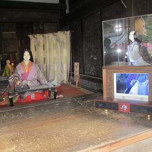 紫式部と案内のロボット